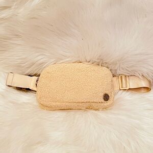 STEVE MADDEN Cream NYLON SHEPRA BELT BAG / CROSSBODY FANNY PACK